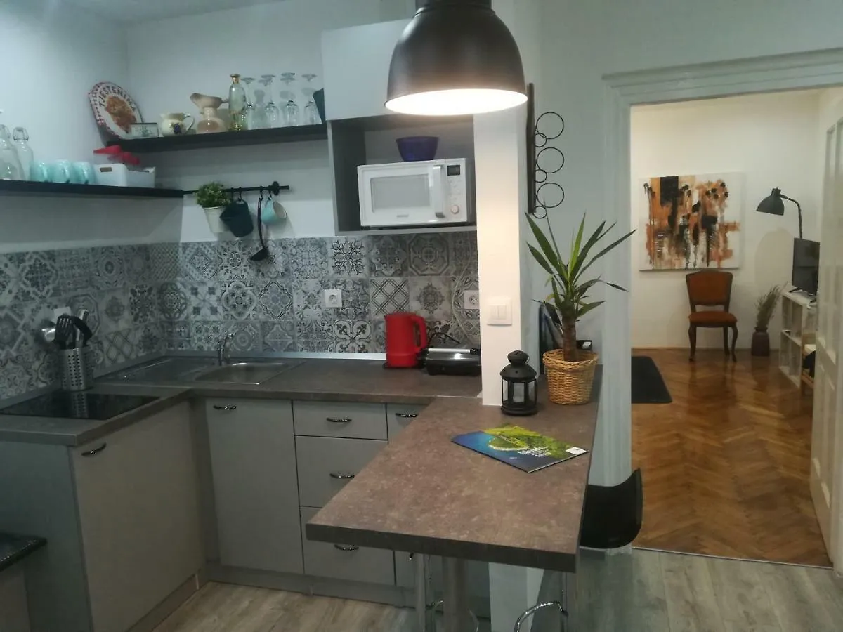 Deluxe Zoya Centar Apartman Póla