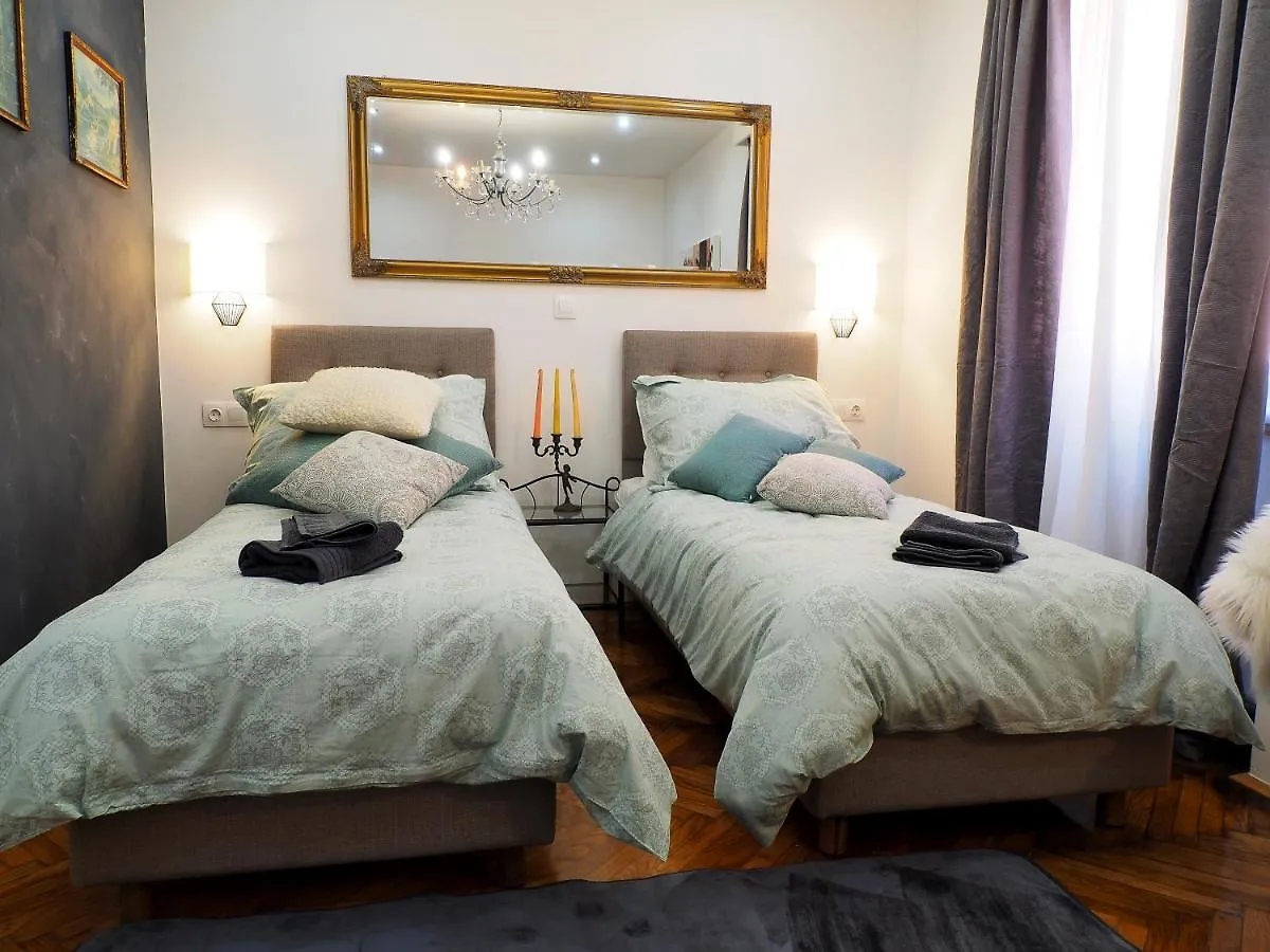 Apartmán Deluxe Zoya Centar Pula Chorvatsko